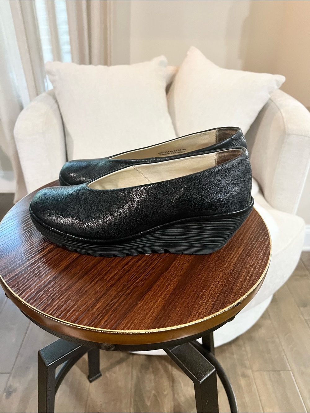 Fly London Black Leather Slip-On Clogs, EU 40
Very good pre-owned condition. - Picture 4 of 6